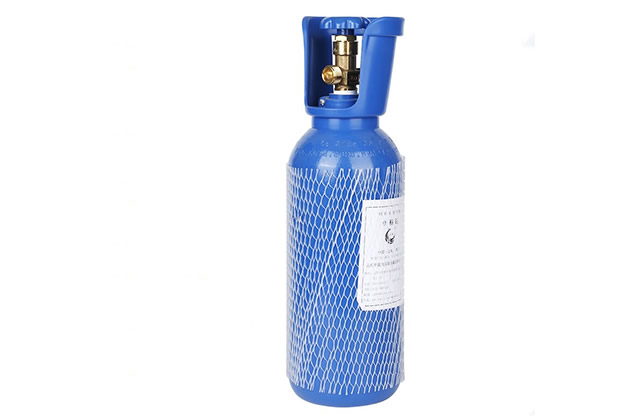 What are the four precautions for oxygen tanks? Why should oxygen tanks not be stained with oil? 