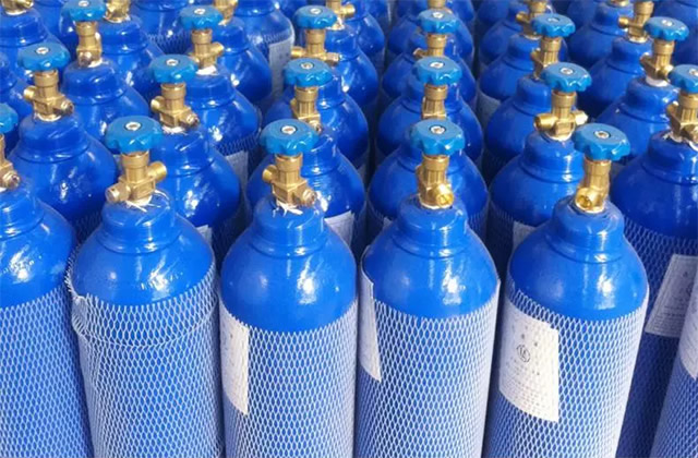What is the color of the oxygen tank? Why is the oxygen tank blue? 