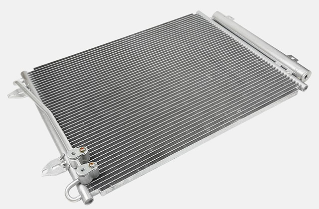 How long is the service life of a car air conditioner condenser? Is a car condenser easy to break?