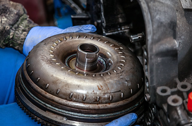 What are the symptoms of a broken torque converter? What are the causes of damage to a car’s torque converter?